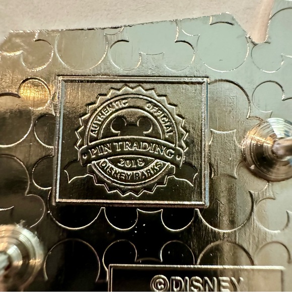 NWT. Disney Pin Pluto Laying in His Dog House with Bone and Bowl Disney Parks - Picture 8 of 9